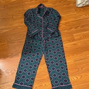 Elegant Floral Pajama Set - Black and Pink Accents